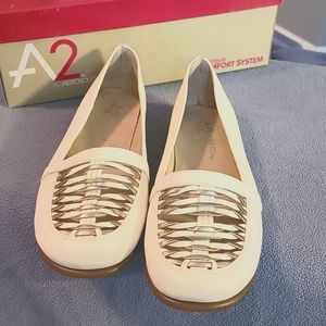 New! Aerosoles SZ 7 Women's White Loafers